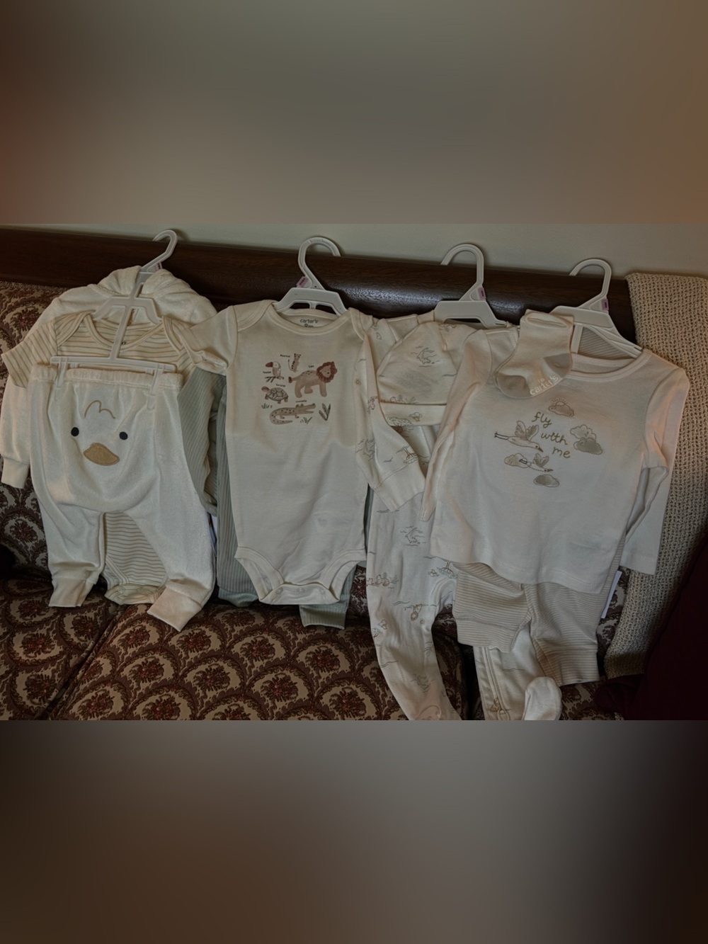 Carter’s 9mo Outfit bundle neutral colors